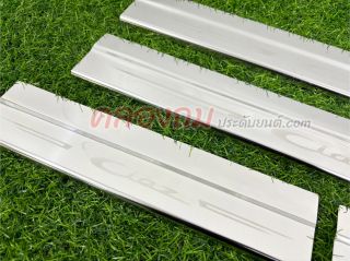 ชายบันได Suzuki Ciaz 2015