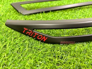 ครอบไฟหน้า Mitsubishi Triton ปี 2023-2024 ดำเงาโลโก้แดง