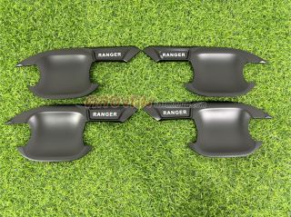 ชุดเบ้ารองมือเปิดและครอบฝาถังน้ำมัน Ford Ranger 2022 รุ่น 4 ประตู สีดำด้าน