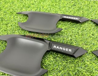 ชุดเบ้ารองมือเปิดและครอบฝาถังน้ำมัน Ford Ranger 2022 รุ่น 4 ประตู สีดำด้าน