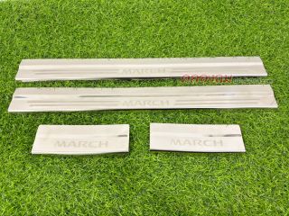 ชายบันได nissan march 2010 (LA)