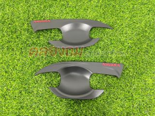 เบ้ารองมือเปิด Nissan Navara NP300 2014 (ดำด้านโลโก้แดง)