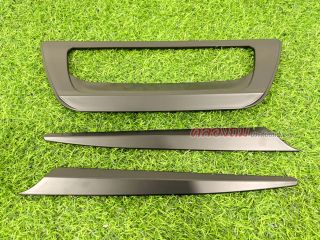 เบ้าฝาท้าย + คิ้วท้าย ISUZU DMAX 2020-2024