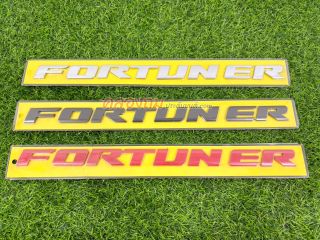 โลโก้ฝากระโปรงหน้า Toyota Fortuner 